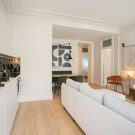 Luxury Center Apartment